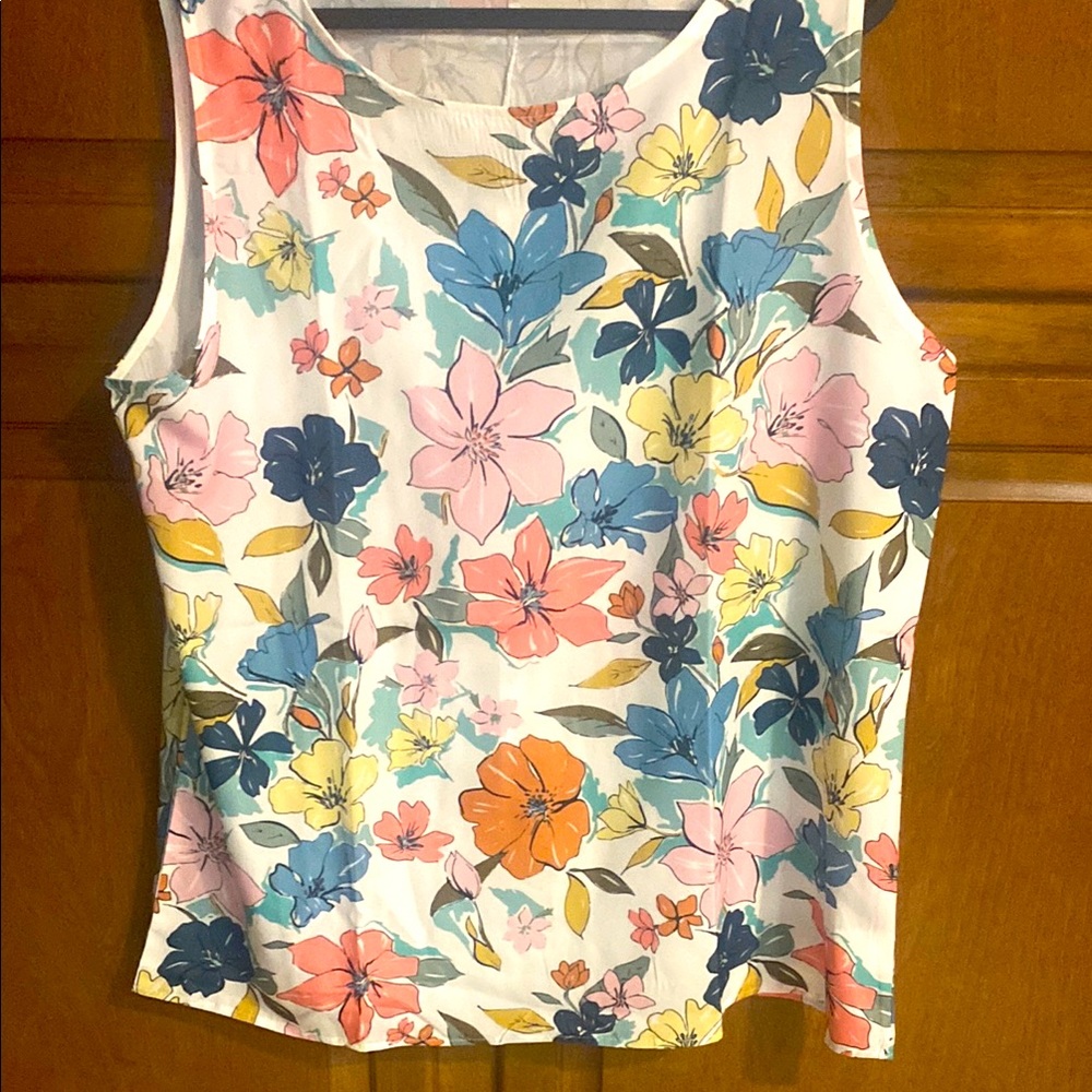 Floral Sleeveless Women's TopXL New very cute top multiple colors would. Comfy
